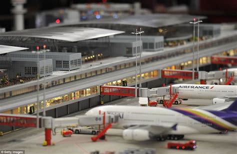 Honey I Shrunk The Flughafen German Builds Worlds Largest Model