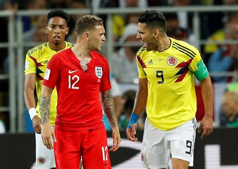 Membantu wasit utama dalam mengambil keputusan b. Maradona Kecam Keputusan Wasit pada Laga Kolombia vs ...