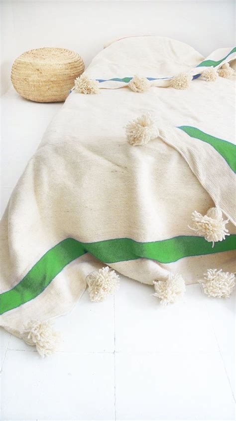 Buy the latest wool blanket gearbest.com offers the best wool blanket products online shopping. Moroccan POM POM Wool Blanket Ecru and Green por ...