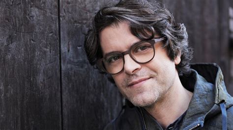 He received the mia martini critics award at the sanremo music festival in 2000 and in 2012, with the songs replay and un pallone, respectively. Samuele Bersani: età, altezza, peso, origini, moglie e ...
