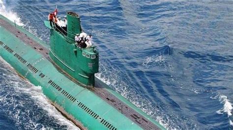 North Koreas Kim Inspects Newly Built Submarine Islamic Invitation D34