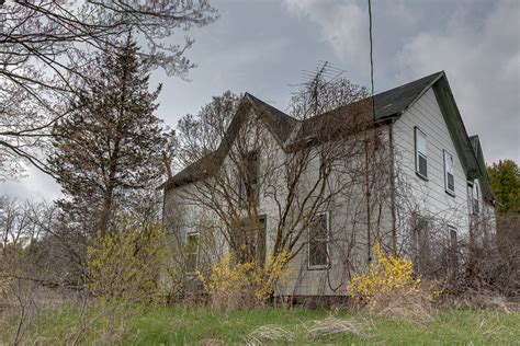Classic Abandoned Ontario Farmhouse Freaktography