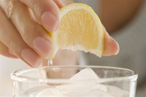 How To Squeeze Fresh Citrus Juice For Drinks