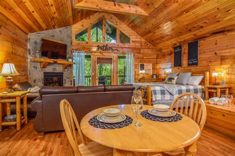 14 Stunning Airbnb Pigeon Forge Tn Cabins Homes And Rentals