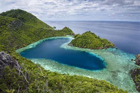 Tempat Wisata Di Papua Ini Menarik Untuk Dikunjungi Yuk Kesana