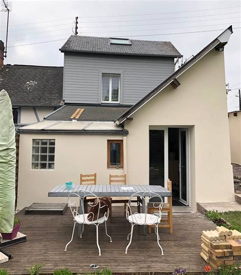 Au fil du temps et avec les intempéries, il devient impératif de la rafraîchir afin de garder son esthétisme. Maison Bardage et Enduit à Darnétal RAV EXP entreprise