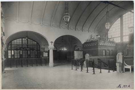 Check spelling or type a new query. Eslöv station, interiör av hallen. - Järnvägsmuseet ...