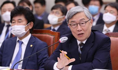 가족이 감사원 일 하는 것 아니다 맞받아쳤는데 여당과. 부친·동서 거론에 최재형 "감사원 일을 내 가족이 하나 ...