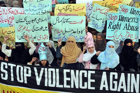 نیا بل گھر یا گھریلو تشدد کے خاتمے کے لیے؟ Independent Urdu