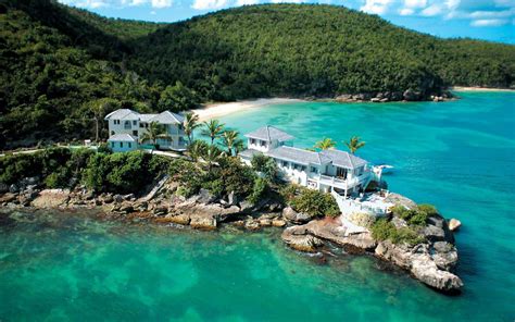 It is one of the leeward islands in the caribbean region and the main island of the country of antigua and barbuda. Antigua et Barbuda - Arts et Voyages