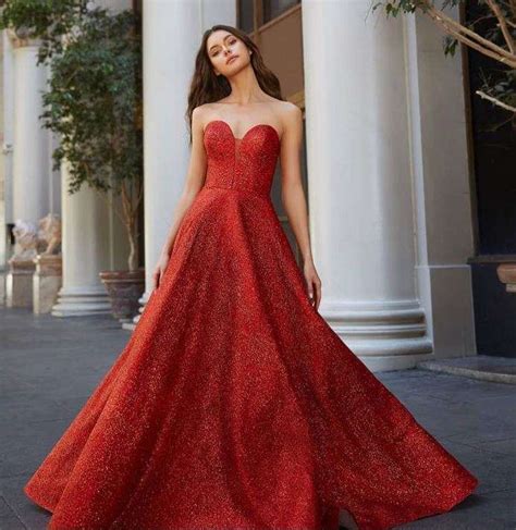 Vestido Rojo Ampón Strapless Con Brillos El Vestidor