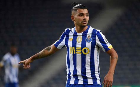 Página dedicada a todos os fanáticos por esta modalidade chamada futebol, iremos proporcionar vos momentos de. Juve Porto - Juventus vs Porto by Dzeko17 on DeviantArt ...