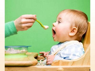 With this technique the parent does the feeding and the baby doesn't have much control over what is going into their mouth. Get Start Your Baby With Solid Foods