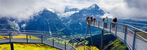 The first visitors arrived in the 17th century, and as transport facilities improved with the coming of the. Excursión a Interlaken y Grindelwald desde Zúrich