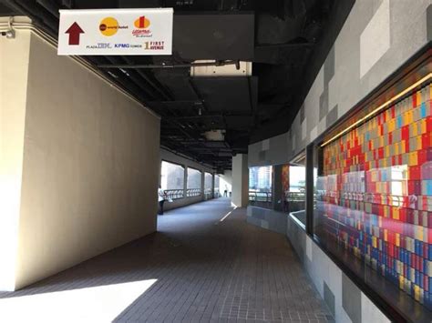 One utama has also become accessible through the use of the mrt and later boarding a free shuttle bus to the mall. 连接 Bandar Utama MRT 站与 1 Utama 行人天桥建竣开通 - Paul Tan 汽车资讯网