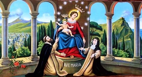 L'icona della beata vergine del santo rosario di pompei presenta l'immagine della madonna in trono con gesù in braccio; Il testo della Supplica alla Madonna di Pompei