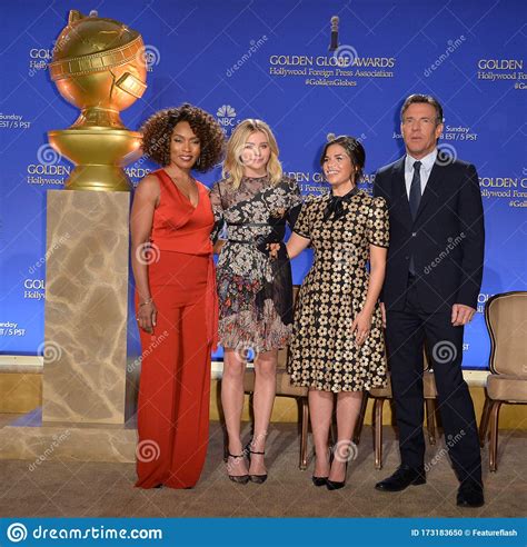 She can often be cold and stern with others. America Ferrera, Chloe Grace Moretz, Angela Bassett & Dennis Quaid Editorial Image - Image of ...