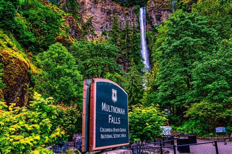 Multnomah Falls In The Columbia River Gorge In Oregon Stock Photo