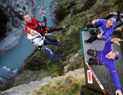 Extreme Bungee Jump: dive into the abyss from the summit of Shotover Canyon