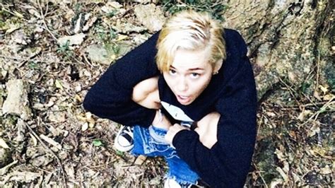 Miley Cyrus Caught Pees Outside In New Photo Youtube