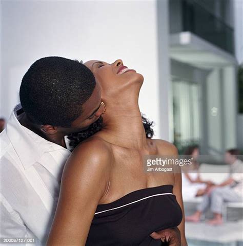 Man Kissing Womans Neck Photos Et Images De Collection Getty Images