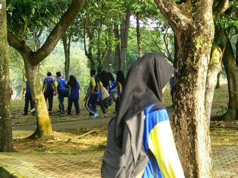Terdiri beberapa dari cerita pendek bergambar, diharapkan dapat menarik minat baca siswa. MALAYSIA TRANSFORMASI MINDA RAKYAT: Terkini: Melentur ...