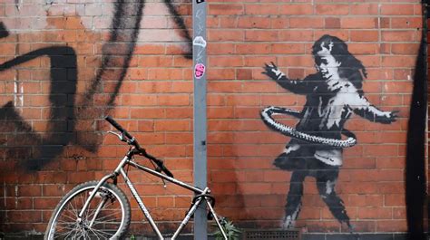Banksy Rompe Su Silencio Y Reivindica El Dibujo De Una Niña Jugando Al