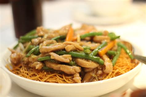 Yuk Si Chow Mein A Base Of Crispy Fried Noodles With Bean Flickr