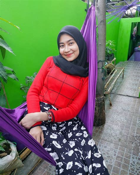 Ririn Putri Anjani Ririnputrianjani • Instagram Photos And Videos Fashion Hijab Fashion