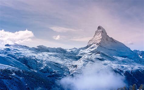 Matterhorn Pico Nevado Alpes Suizos Alpes Europa Cielo Púrpura