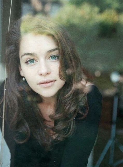 The Gorgeous Emilia Clarke From Triassic Attack And Game Of Thrones Emilia Clarke Beauty