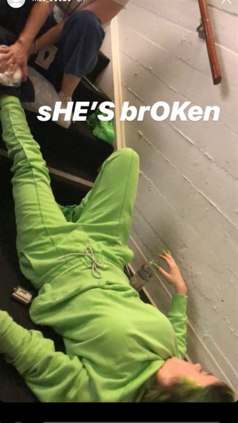 Billie Eilish Sprains Ankle Before Greek Theatre Show Metro News