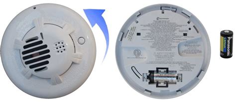 Under normal circumstances, these devices release very little carbon monoxide, but that can change if they malfunction. Simon XTi - Carbon Monoxide Detector Batteries - Help Center
