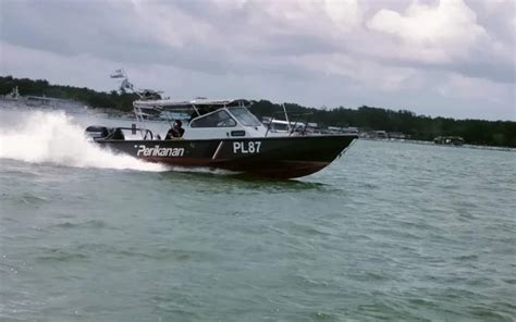 Bot Jabatan Perikanan 4 Kru Dipercayai Hilang Di Perairan Johor Free