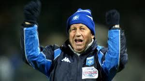 En juin 2007, il sort de sa retraite pour prendre en main le rc lens avant de démissionner deux mois plus. Guy Roux : "La situation est redressable ..." - AUXERRE TV