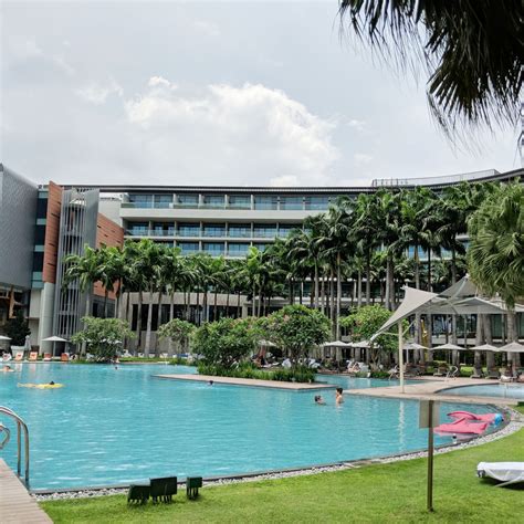Free wifi and an outdoor pool at hotel boss (sg clean), singapore. Hotel Review: W Singapore (Fabulous Room) - One of ...