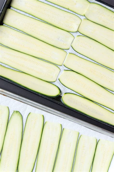 Combine salad dressing with garlic powder and dried herbs of your choice, if using. Fresh + Light Zucchini Lasagna Roll Ups - Oat&Sesame