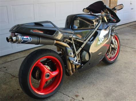 Ducati 916 With Carbon Fiber Body Work