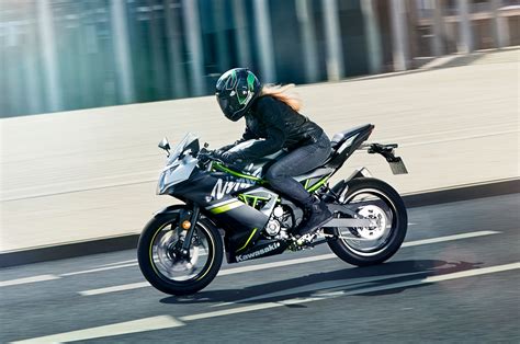 Kawasaki Ninja 125 Dan Z125 Meluncur Di Intermot Grafisnya Oke Juga