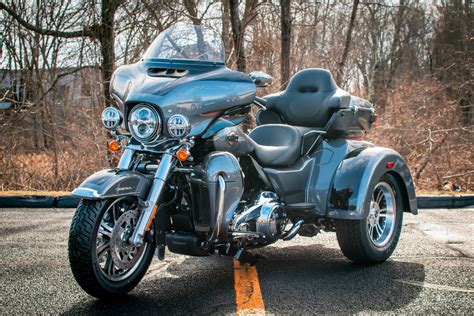 New 2022 Harley Davidson Trike Tri Glide Ultra Classic Flhtcutg Trike In Golden O0694365