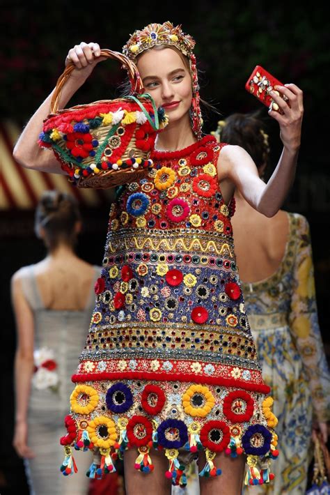 Per dolce & gabbana bambina gli abiti da fiaba si scopri la nuova collezione di abbigliamento per bambino e bambina dolce e gabbana online e acquista con spedizione gratuita su giglio.com. Collezione borse Dolce e Gabbana primavera 2016 - Style 24