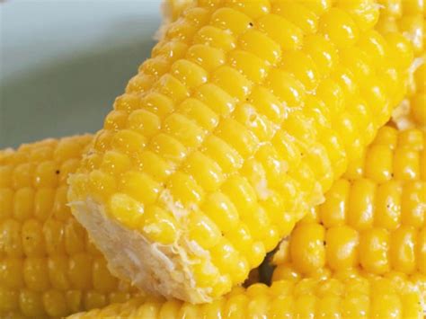 Cooked this way, the corn steams in its own juices and absorbs flavor from the husks, resulting in a wonderful, undiluted corn taste. How many calories in fresh corn on the cob IAMMRFOSTER.COM