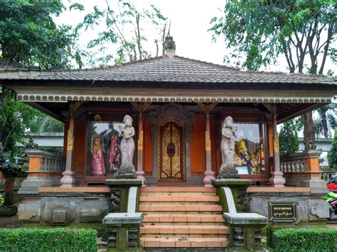 Gambar & penjelasan rumah adat indonesia dari berbagai daerah seperti: Getting to Know Better The Traditional House of Bali ...