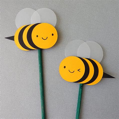 Pin auf How to make an easy paper bee
