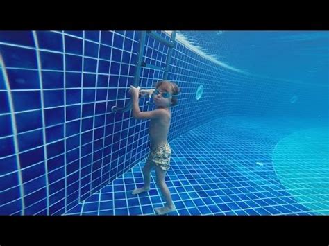 Santa claus is coming to town. pool - FunClipTV
