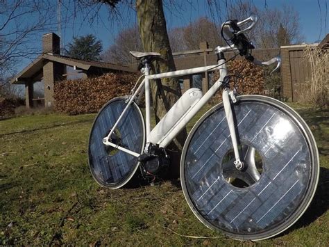 Tento E Bike Poháňa Solárna Energia A Dosahuje Rýchlosť Až 50 Kmh