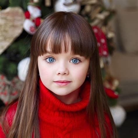 Russa De Seis Anos é Eleita A Menina Mais Bonita Do Mundo Seu Charme E