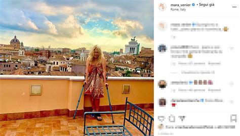Mara venier è allergica alle critiche e reagisce con veemenza insultando una fan in maniera poco eleganate sul proprio profilo instagram. Mara Venier without Domenica In: on Instagram very tender ...
