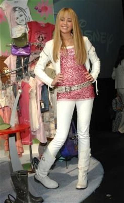Hannah montana 2 season photoshoot (golden outfit) high. Hannah Montana: 25 Iconic Outfits That Were So Extra It ...
