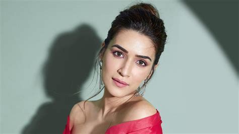 I Guess The Year 2020 Will Be A Skip And Blur In Our Calendars Kriti Sanon Bollywood